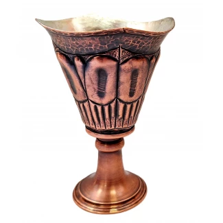 Медна чаша със столче