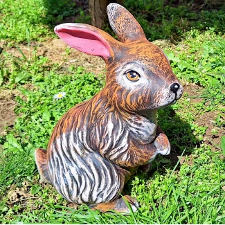 Градинска фигура "Заек, прав", кафяв